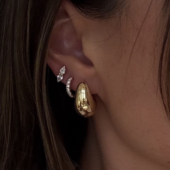 18K GOLD WATER DROP EARRINGS - Picture 8 of 9